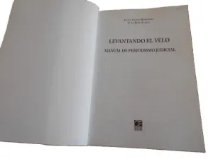 LEVANTANDO EL VELO. MANUAL DE PERIODISMO JUDICIAL